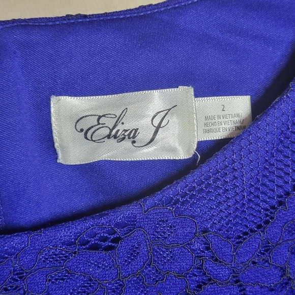 Eliza j 2 royal blue floral lace overlay linned, unlined lace bell sleeves shift - Picture 8 of 9